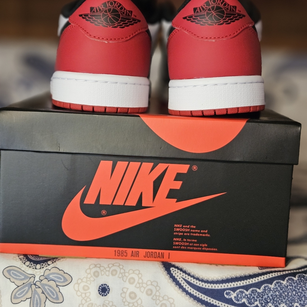 NIKE - Picture 4 of 16